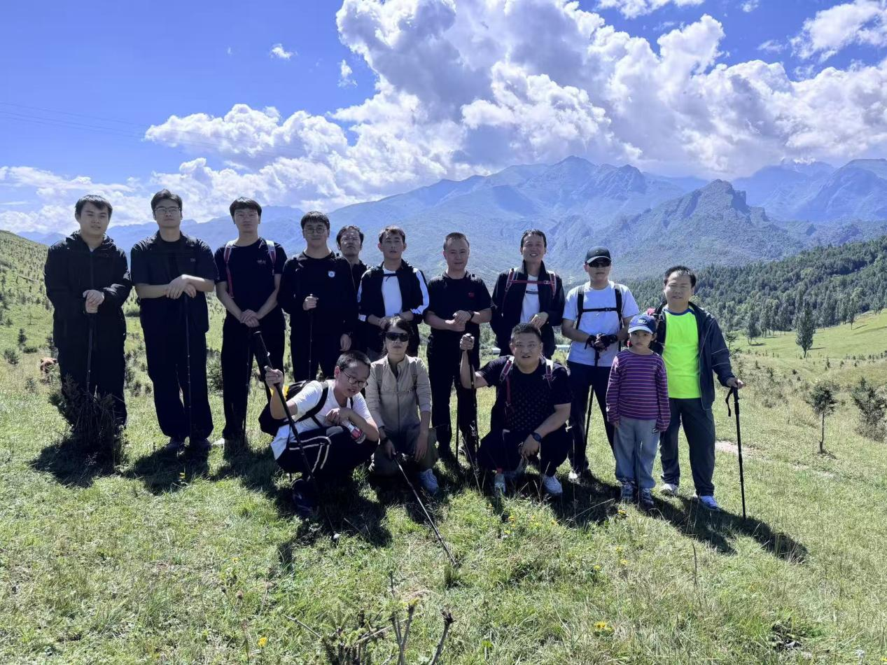 一步一景 一路同行——徒步穿越团建活动